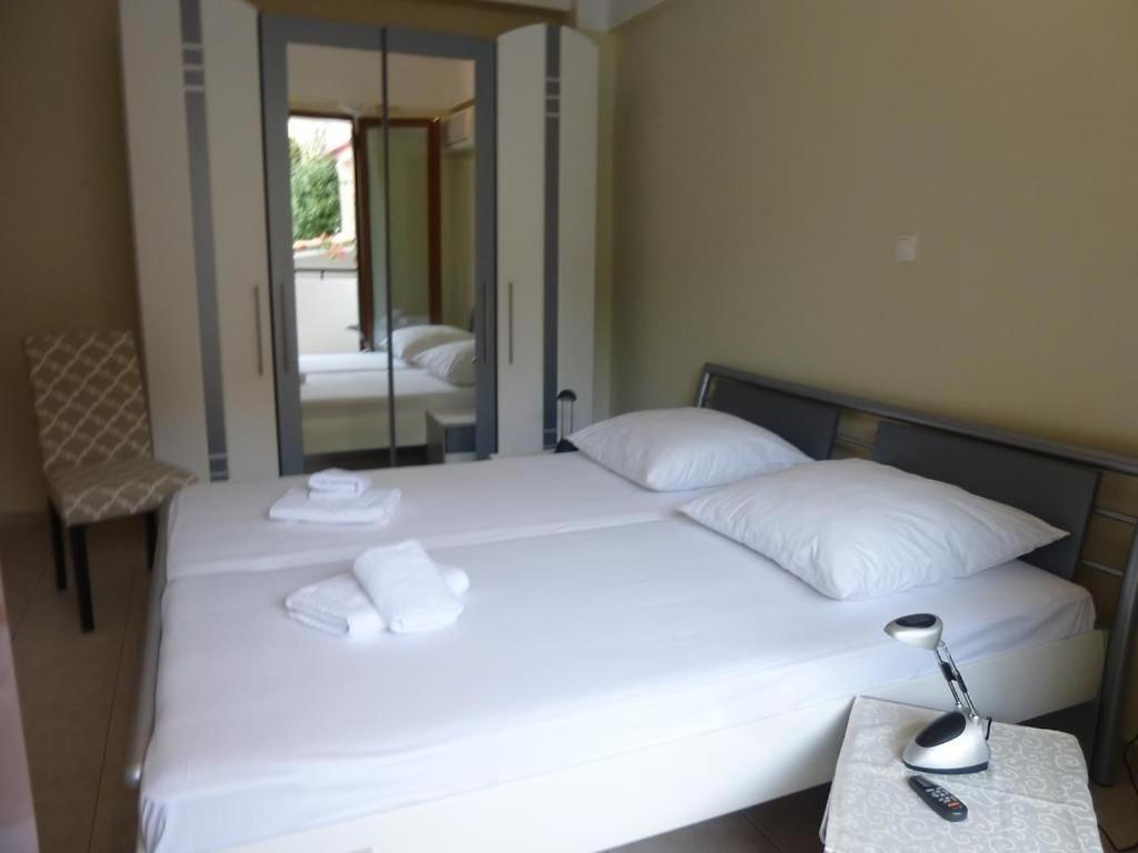Anesis Apartments Agia Marina  المظهر الخارجي الصورة